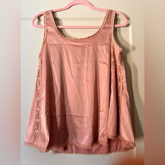 POL Pink lace Embellished Sleeveless Tank Top NWOT has small deodorant markings - Picture 1 of 7